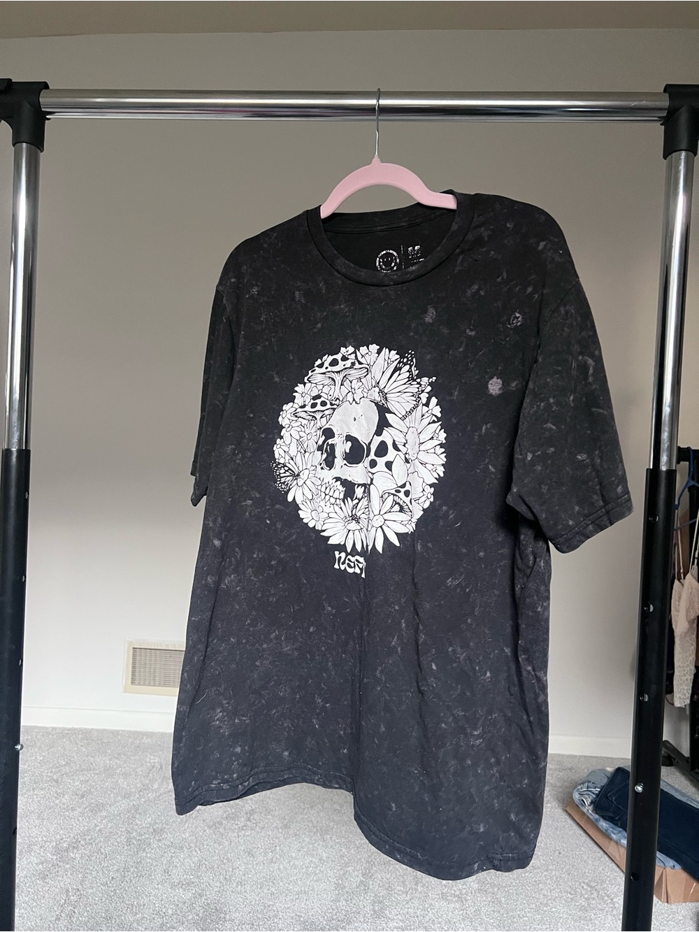 Neff Black Graphic Skull & Floral Short-Sleeve T-Shirt Acid wash
